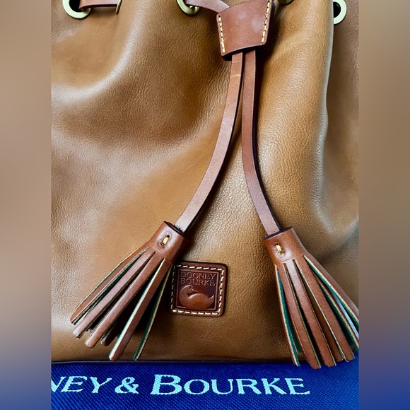 Dooney and Bourke Tasha Florentine Leather Drawstring Shoulder Bag Natural EUC - Picture 3 of 15